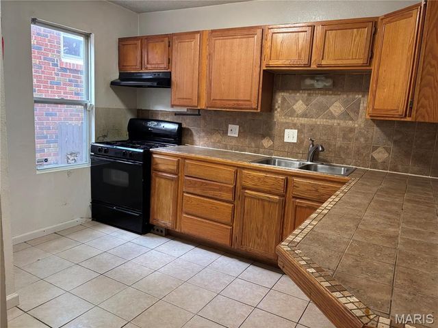 6104 N Pointe Boulevard, St Louis, MO 63147
