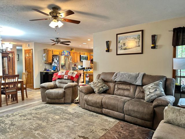 19722 Riverlane, Wheatland, MO 65779