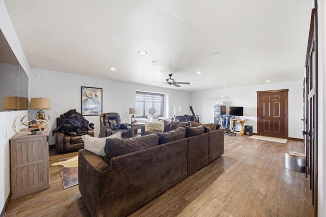 16496 42nd Street SE, Mapleton, ND 58059