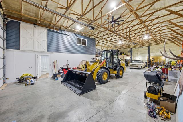 16496 42nd Street SE, Mapleton, ND 58059