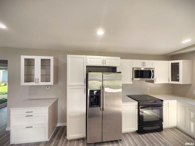 716 N Trade Wind Drive, Peoria, IL 61604