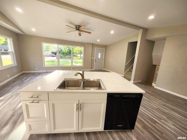716 N Trade Wind Drive, Peoria, IL 61604