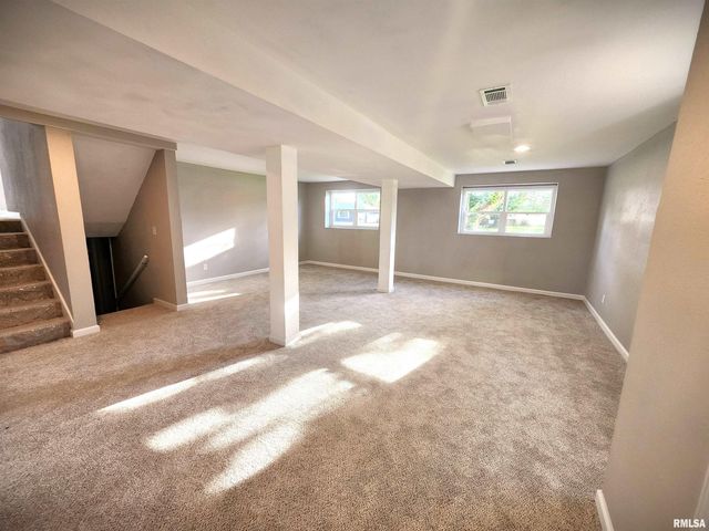 716 N Trade Wind Drive, Peoria, IL 61604