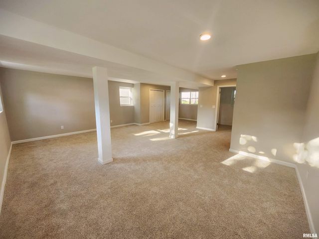716 N Trade Wind Drive, Peoria, IL 61604