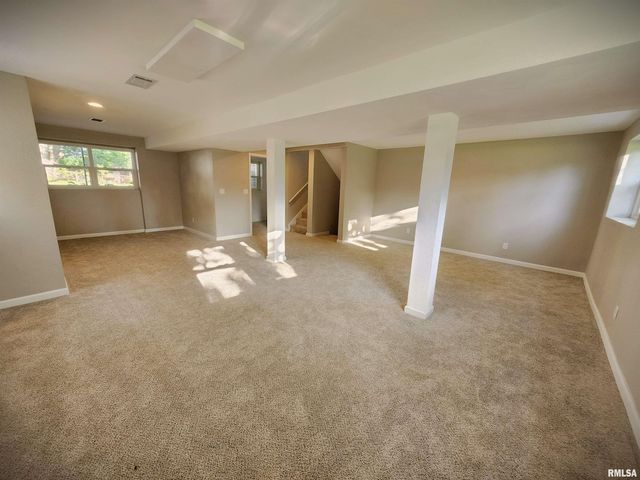 716 N Trade Wind Drive, Peoria, IL 61604