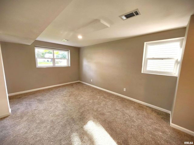 716 N Trade Wind Drive, Peoria, IL 61604
