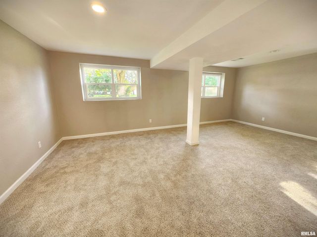 716 N Trade Wind Drive, Peoria, IL 61604