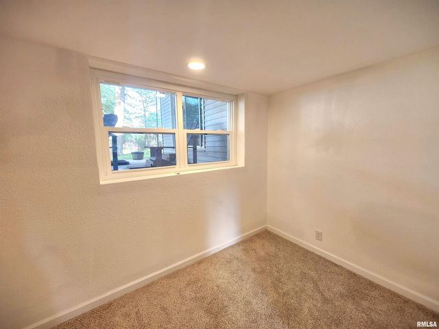 716 N Trade Wind Drive, Peoria, IL 61604