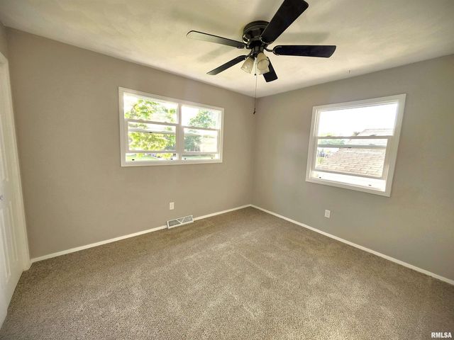 716 N Trade Wind Drive, Peoria, IL 61604