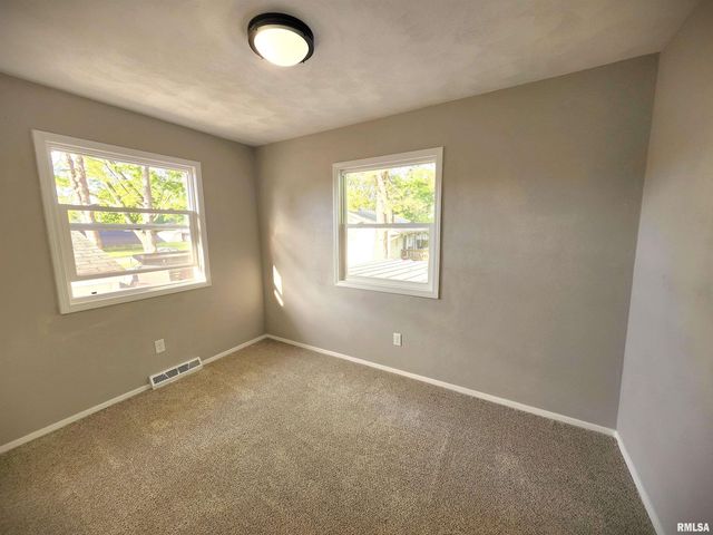 716 N Trade Wind Drive, Peoria, IL 61604