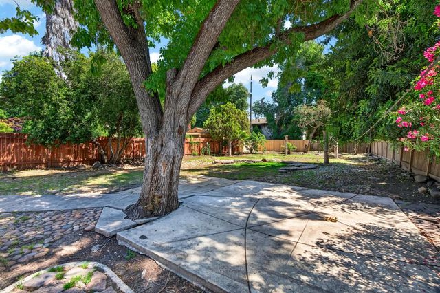 1220 Douglas Rd, Stockton, CA 95207
