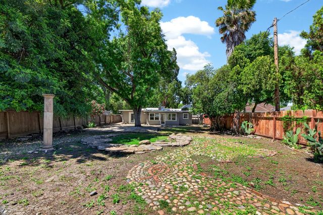 1220 Douglas Rd, Stockton, CA 95207