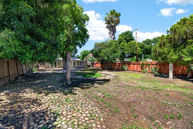 1220 Douglas Rd, Stockton, CA 95207