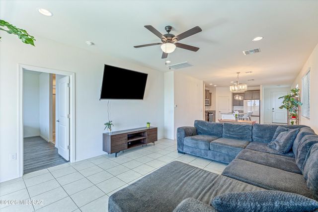 11296 S Weismann Drive, Vail, AZ 85641