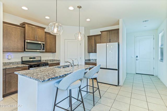 11296 S Weismann Drive, Vail, AZ 85641