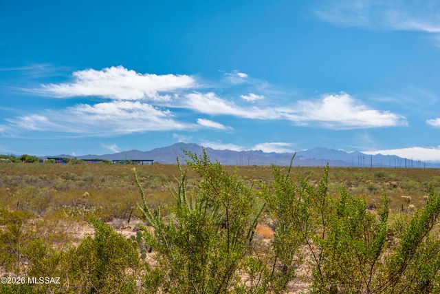 11296 S Weismann Drive, Vail, AZ 85641