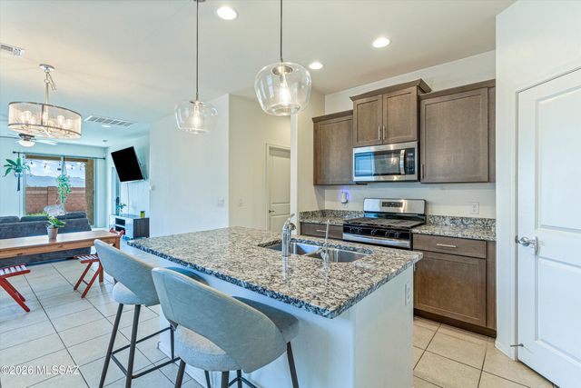11296 S Weismann Drive, Vail, AZ 85641