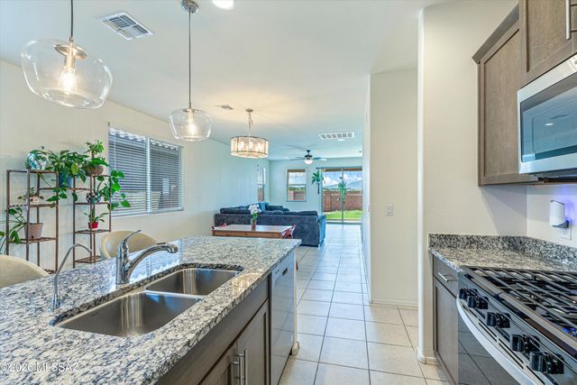 11296 S Weismann Drive, Vail, AZ 85641