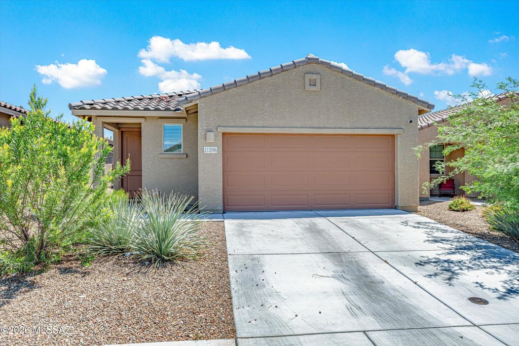 11296 S Weismann Drive, Vail, AZ 85641