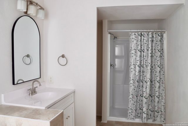 18707 County Road 5736, Castroville, TX 78009