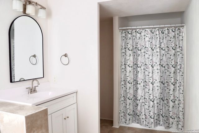 18707 County Road 5736, Castroville, TX 78009