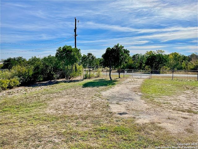 18707 County Road 5736, Castroville, TX 78009