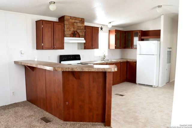 18707 County Road 5736, Castroville, TX 78009