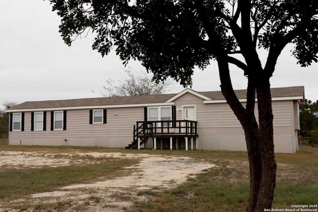 18707 County Road 5736, Castroville, TX 78009