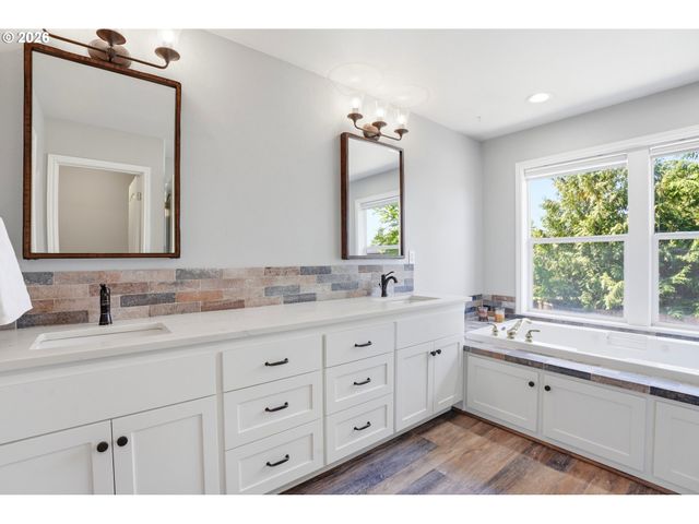 13906 Nw 51ST Ct, Vancouver, WA 98685