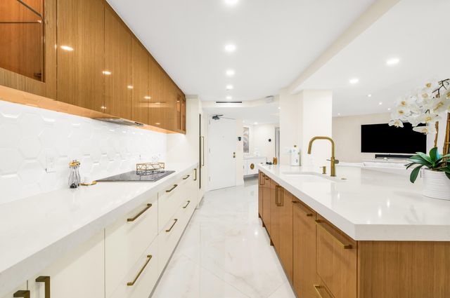 100 SE 5TH Avenue 103, Boca Raton, FL 33432