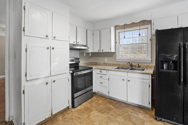 329 Earl Drive, Spartanburg, SC 29306