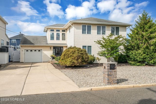 19 Drake Way, Toms River, NJ 08753