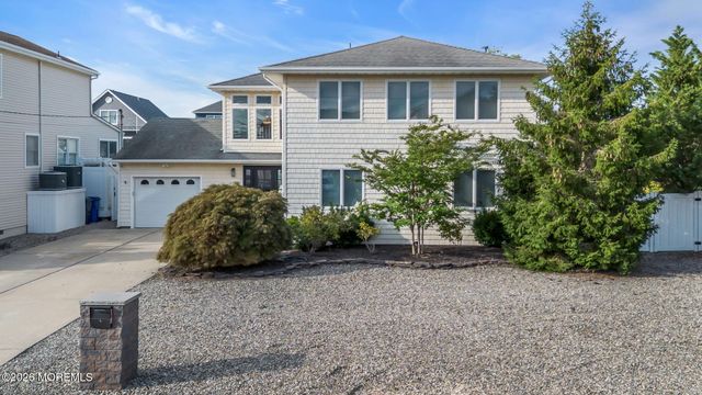 19 Drake Way, Toms River, NJ 08753
