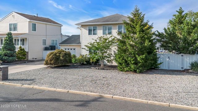 19 Drake Way, Toms River, NJ 08753