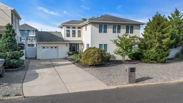 19 Drake Way, Toms River, NJ 08753