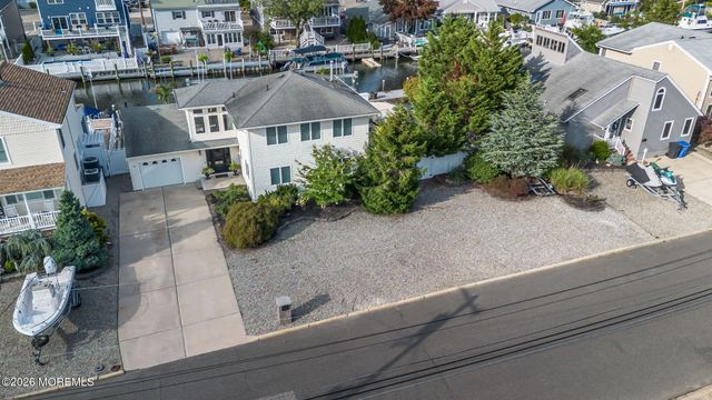 19 Drake Way, Toms River, NJ 08753