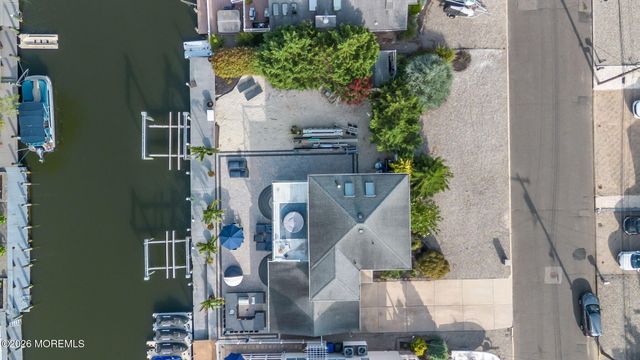 19 Drake Way, Toms River, NJ 08753