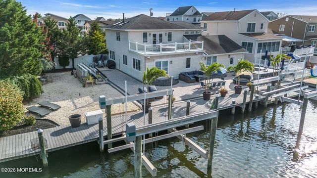 19 Drake Way, Toms River, NJ 08753