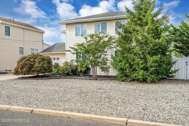 19 Drake Way, Toms River, NJ 08753