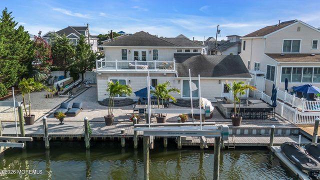 19 Drake Way, Toms River, NJ 08753
