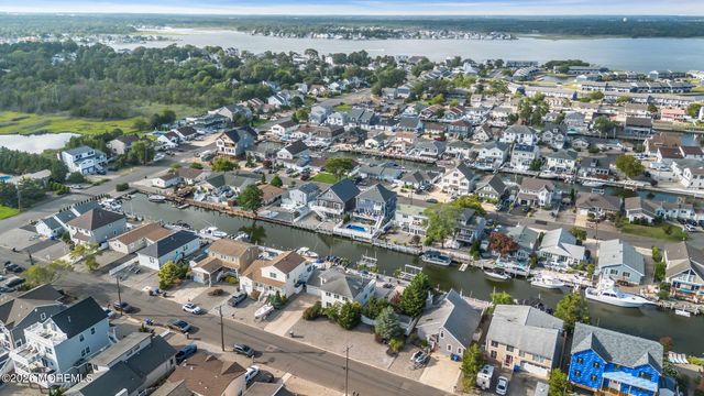 19 Drake Way, Toms River, NJ 08753