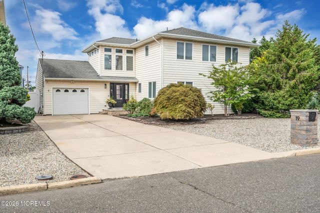 19 Drake Way, Toms River, NJ 08753