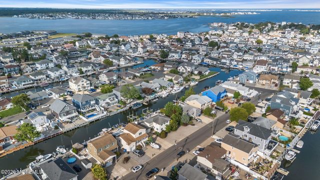 19 Drake Way, Toms River, NJ 08753