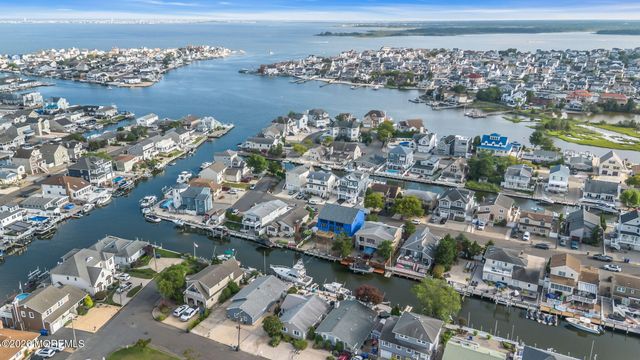 19 Drake Way, Toms River, NJ 08753