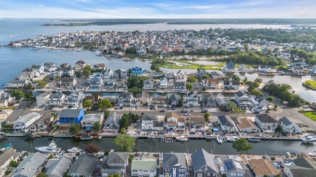 19 Drake Way, Toms River, NJ 08753