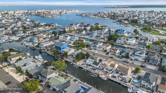 19 Drake Way, Toms River, NJ 08753