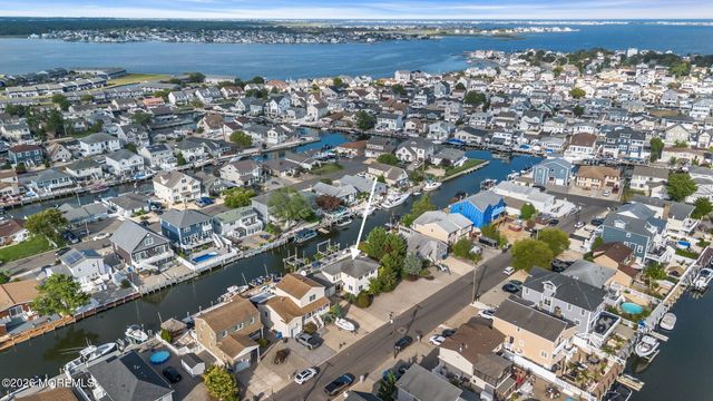 19 Drake Way, Toms River, NJ 08753