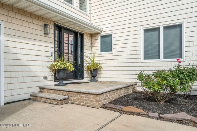 19 Drake Way, Toms River, NJ 08753