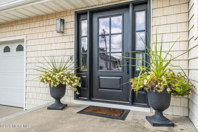 19 Drake Way, Toms River, NJ 08753