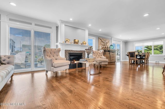 19 Drake Way, Toms River, NJ 08753
